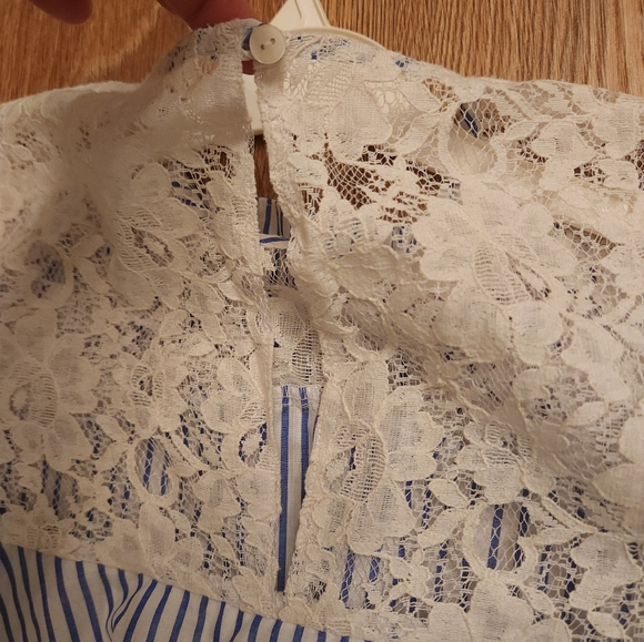 Stunning blouse with lace details - Picture 5 of 9